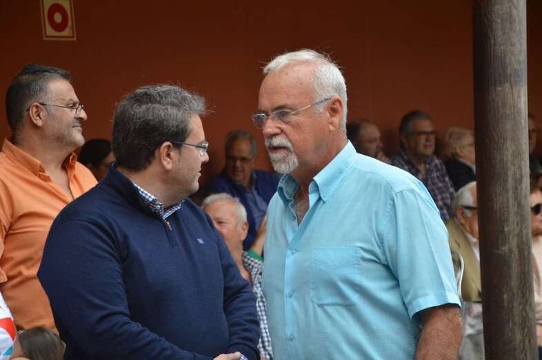 José S.R., a la derecha, en una imagen de archivo durante un acto en Telde (Foto TA)